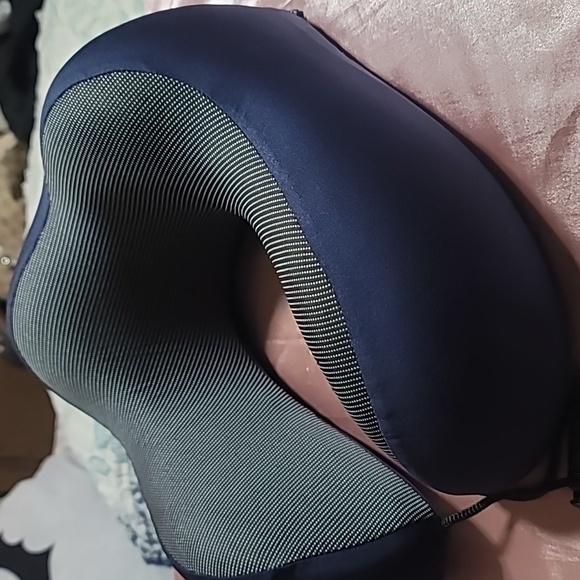 💜 Memory Foam Travel Pillow - Picture 7 of 11
